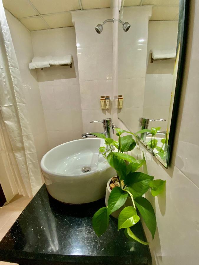 Reddoorz Ruby Star Hotel Truong Dinh Ho Chi Minh City Exterior photo