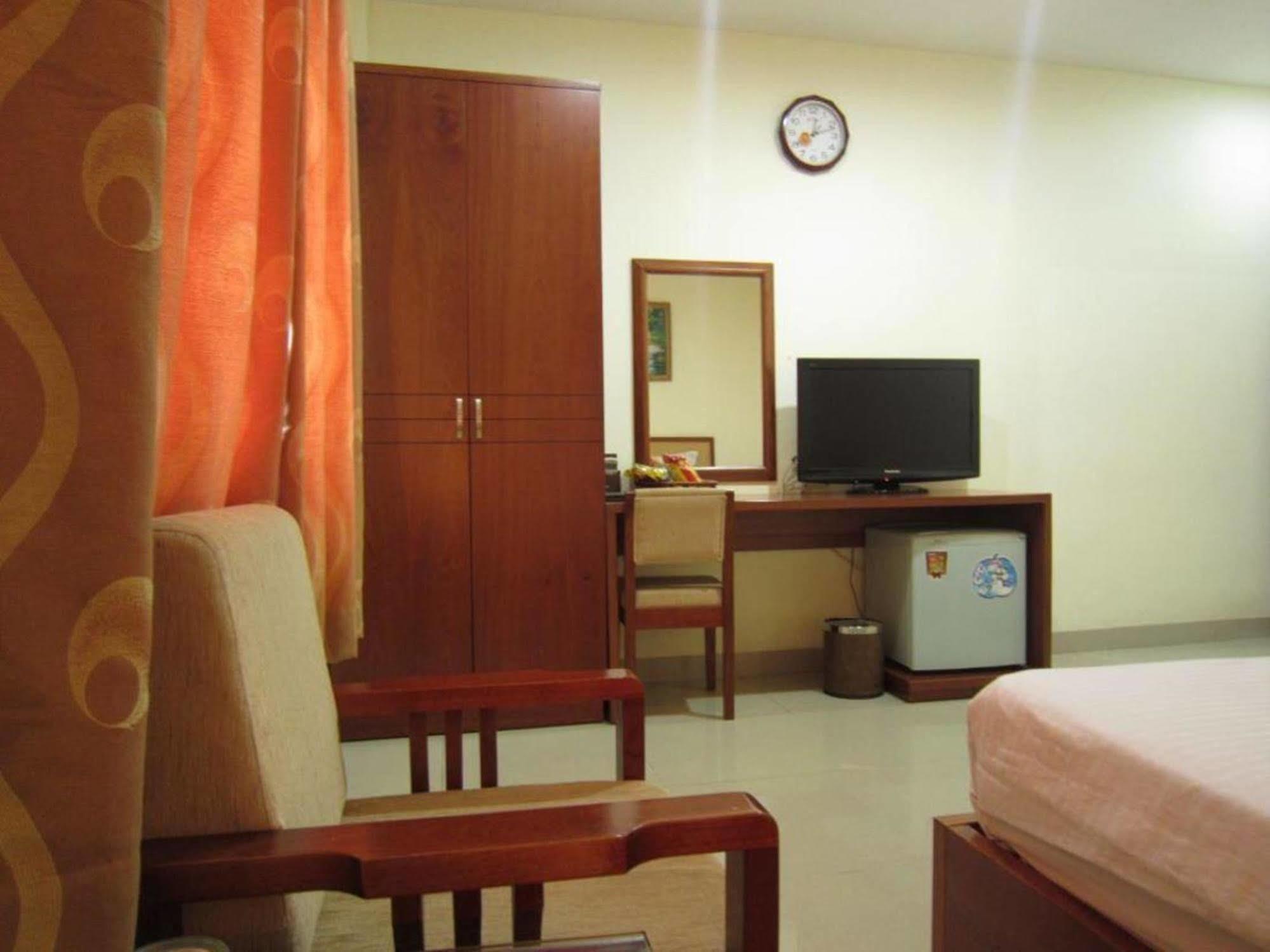 Reddoorz Ruby Star Hotel Truong Dinh Ho Chi Minh City Exterior photo
